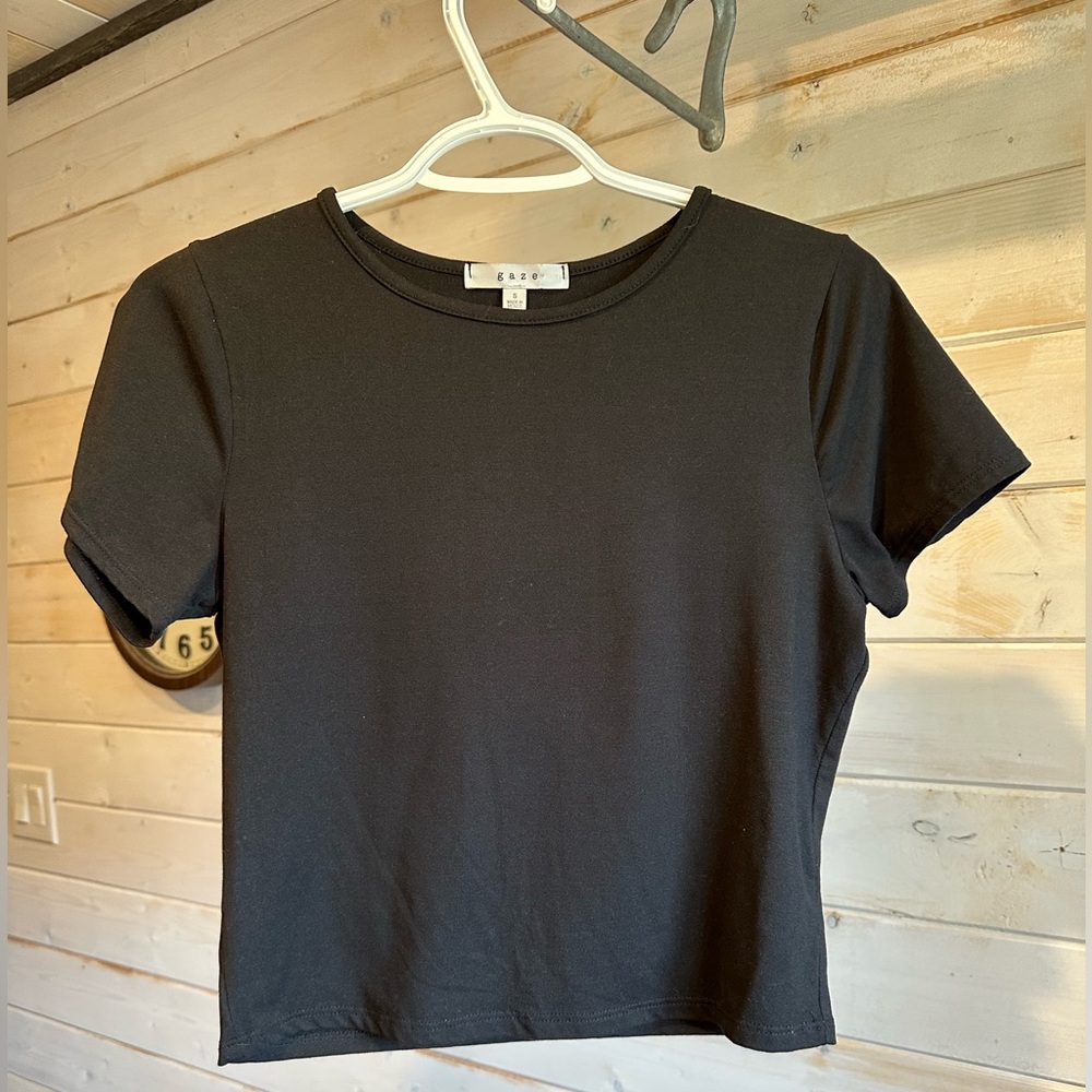 Gaze | Basic Black Tee